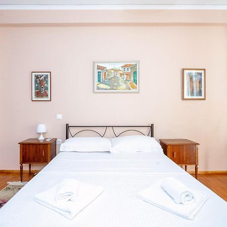 Charming & Authentic Gem - Walk To Port & Shops! Διαμέρισμα Πάτρα Εξωτερικό φωτογραφία
