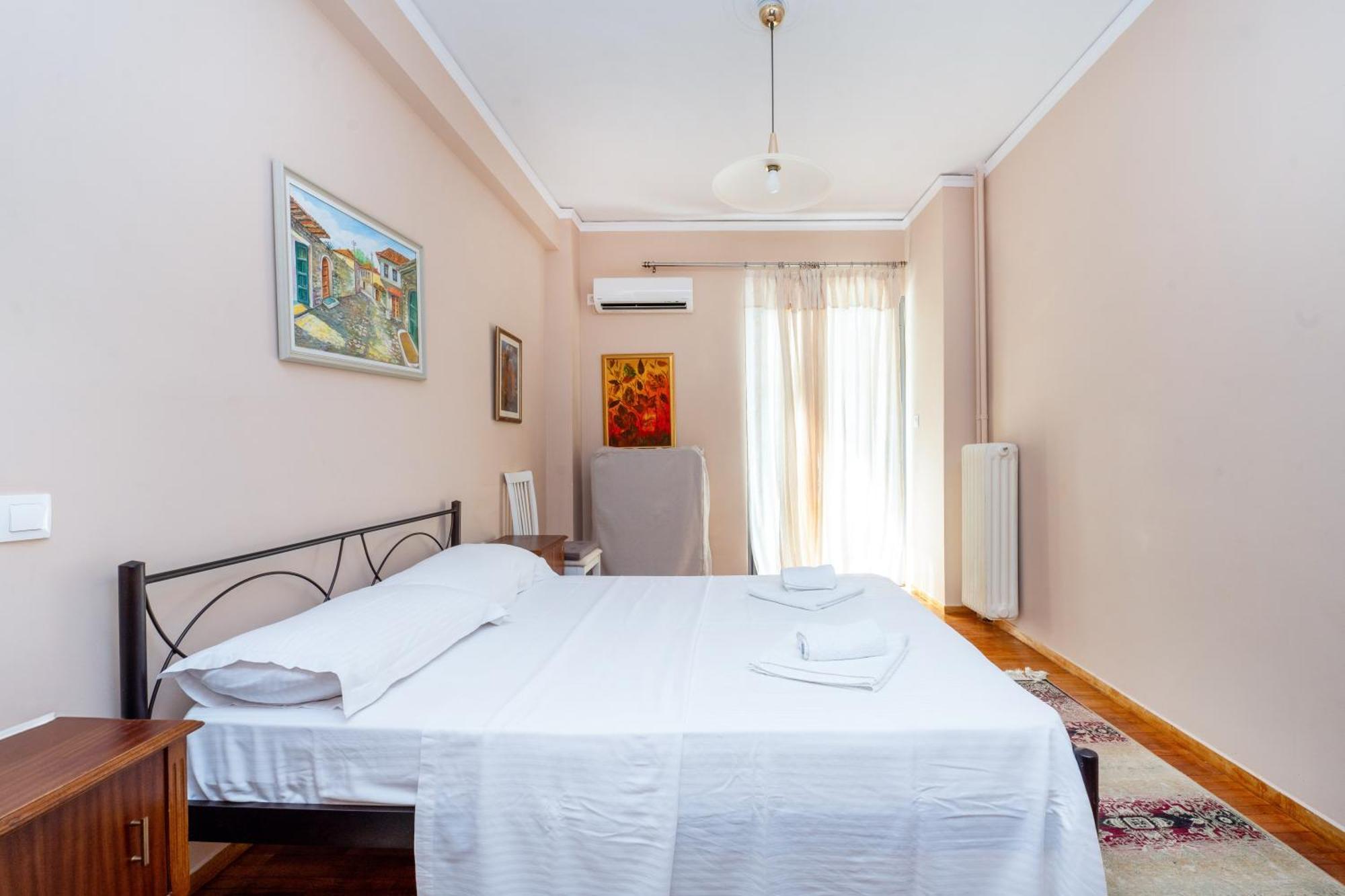 Charming & Authentic Gem - Walk To Port & Shops! Διαμέρισμα Πάτρα Εξωτερικό φωτογραφία